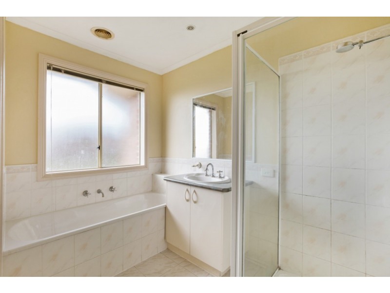 10 Brindalee Place, Cranbourne East VIC 3977