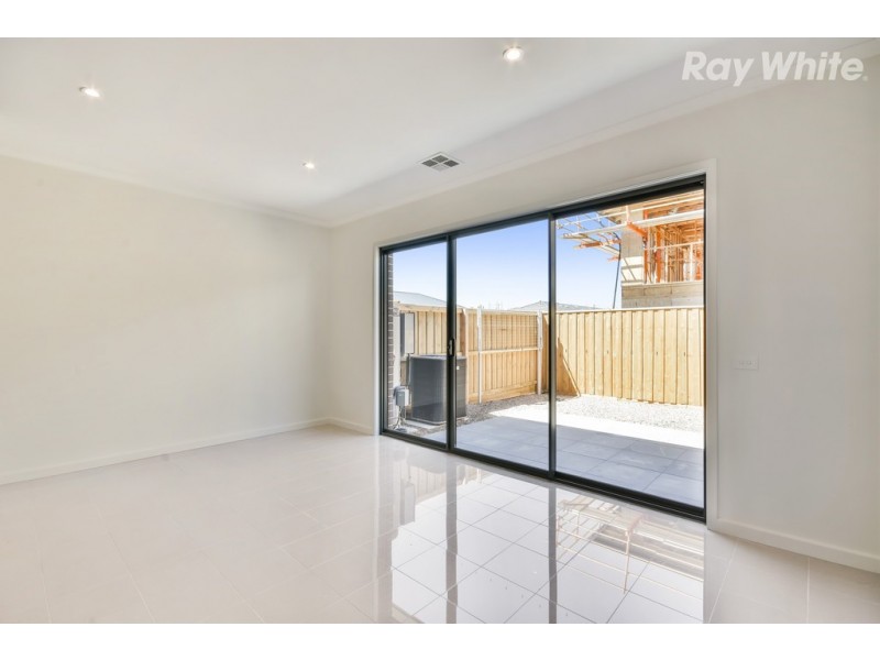11 Beachwood Drive, Wantirna South VIC 3152