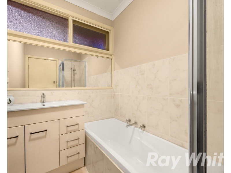 31 Aisbett Ave, Wantirna South VIC 3152