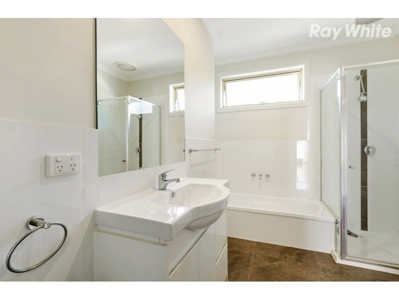 2/11 Westham Crescent, Bayswater VIC 3153