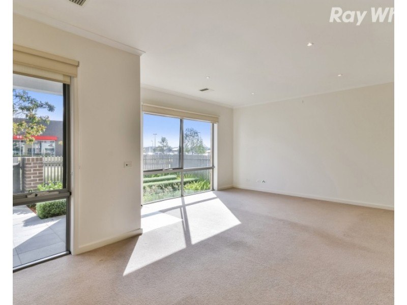 8 Harcrest Boulevard, Wantirna South VIC 3152