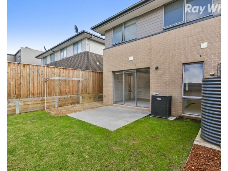 8 Harcrest Boulevard, Wantirna South VIC 3152