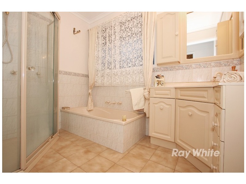 16 Milpera Crescent, Wantirna VIC 3152