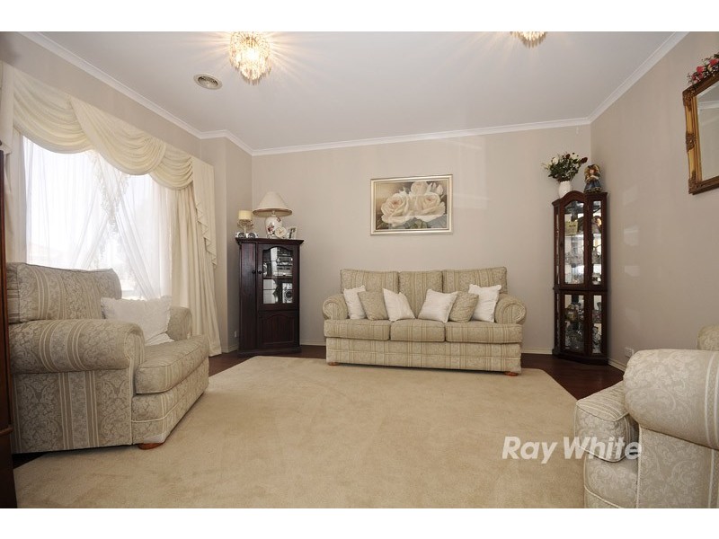 27 St Laurent Rise, Knoxfield VIC 3180