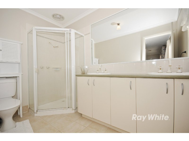 27 St Laurent Rise, Knoxfield VIC 3180