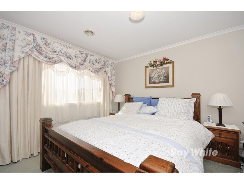 27 St Laurent Rise, Knoxfield VIC 3180