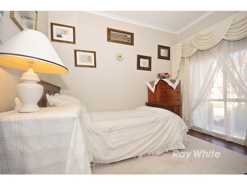 27 St Laurent Rise, Knoxfield VIC 3180