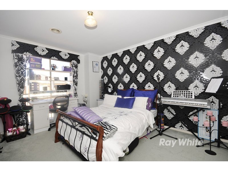 27 St Laurent Rise, Knoxfield VIC 3180