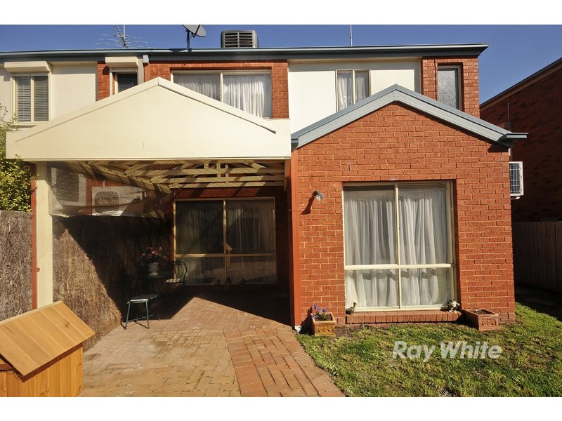 27 St Laurent Rise, Knoxfield VIC 3180