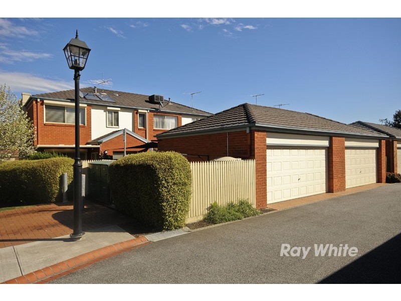 27 St Laurent Rise, Knoxfield VIC 3180