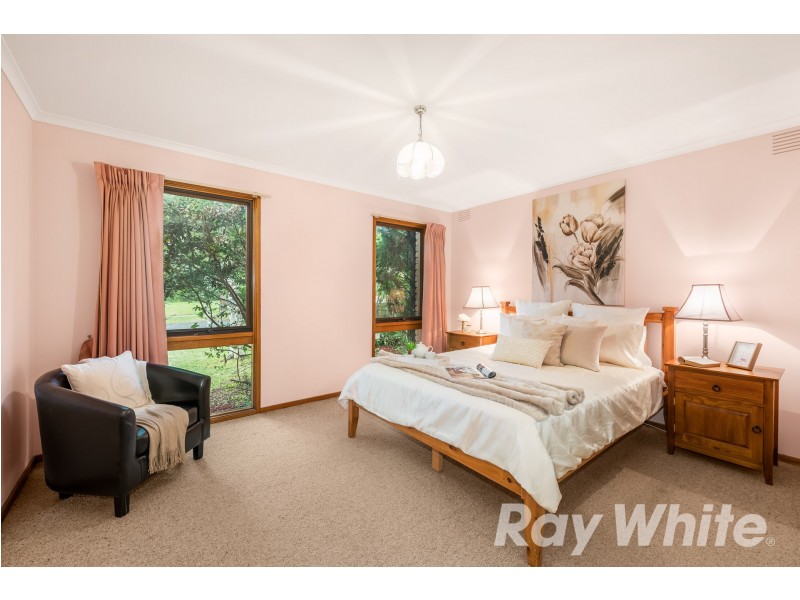 4 Clarke Crescent, Wantirna South VIC 3152