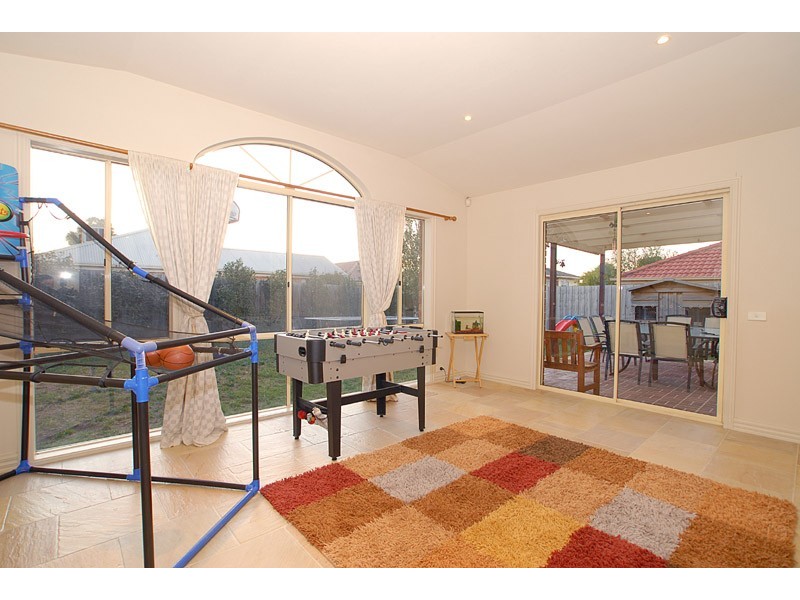 12 Armagh Crescent, Wantirna South VIC 3152