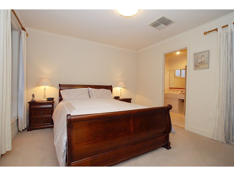 12 Armagh Crescent, Wantirna South VIC 3152