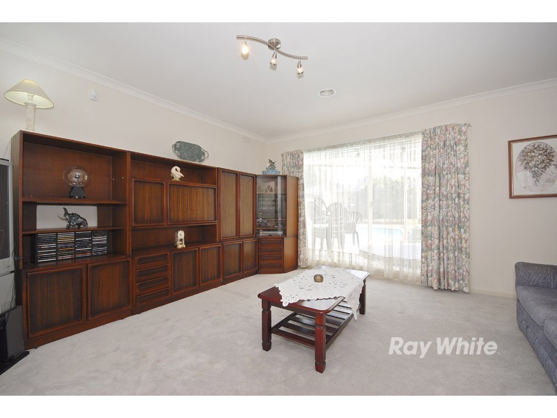 18 Avoca Way, Wantirna South VIC 3152