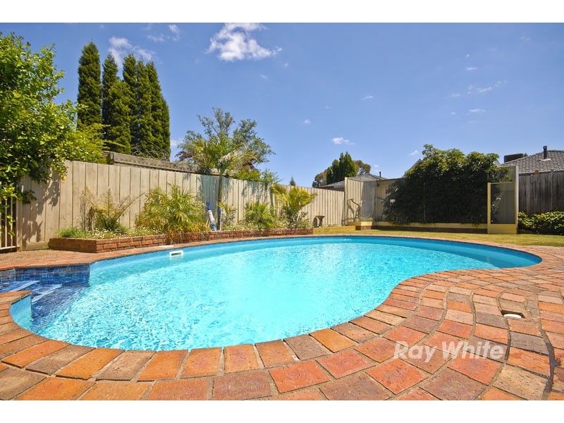 18 Avoca Way, Wantirna South VIC 3152