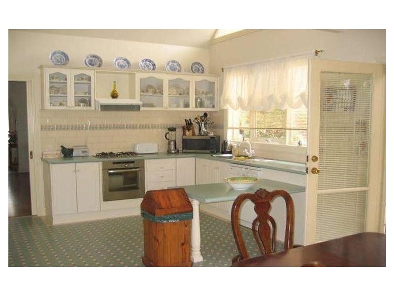 4 Blossom Grove, Knoxfield VIC 3180