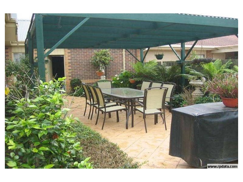 4 Blossom Grove, Knoxfield VIC 3180