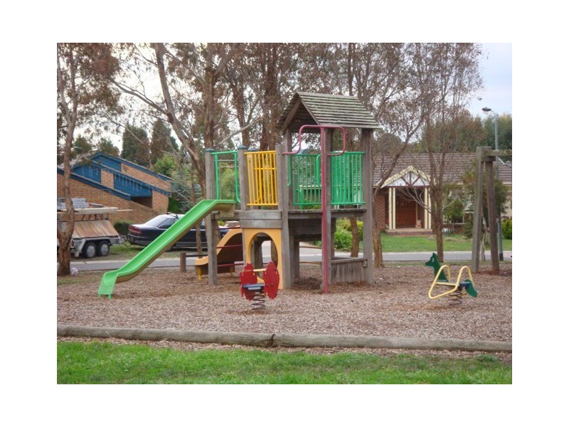 4 Blossom Grove, Knoxfield VIC 3180