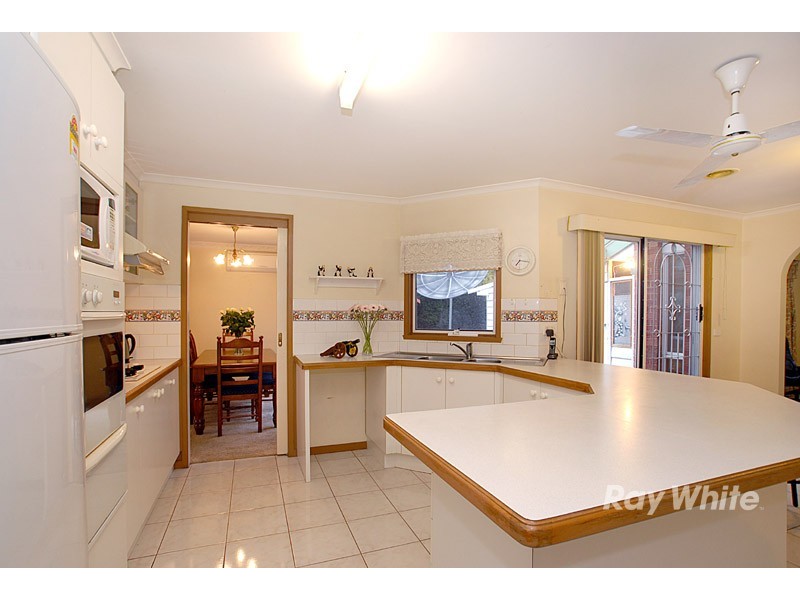 2 Blossom Grove, Knoxfield VIC 3180