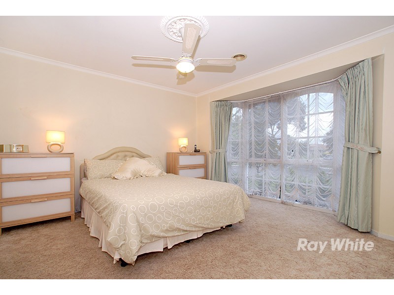 2 Blossom Grove, Knoxfield VIC 3180