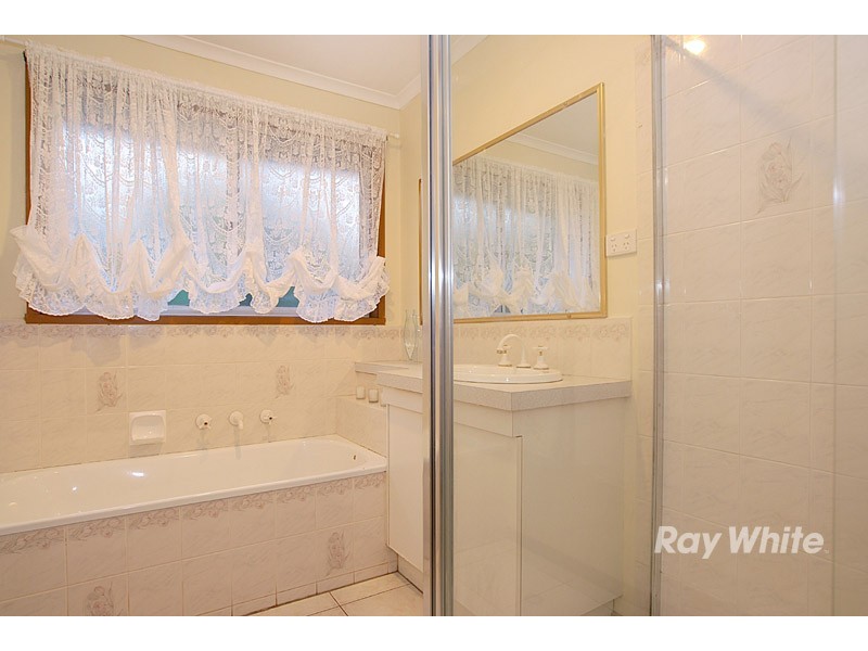 2 Blossom Grove, Knoxfield VIC 3180