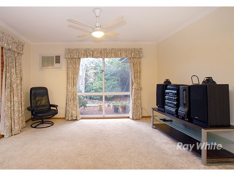 2 Blossom Grove, Knoxfield VIC 3180