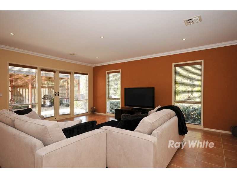 42 Amersham Drive, Wantirna VIC 3152