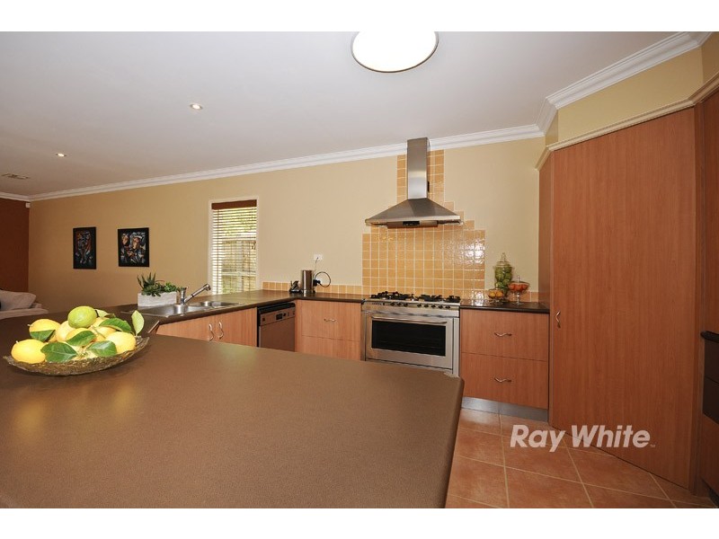 42 Amersham Drive, Wantirna VIC 3152