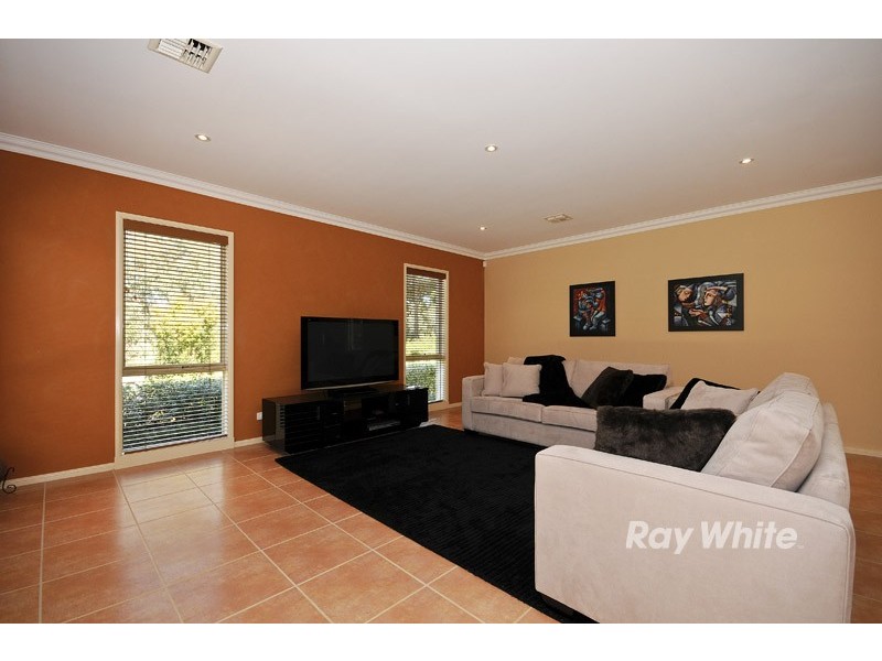42 Amersham Drive, Wantirna VIC 3152