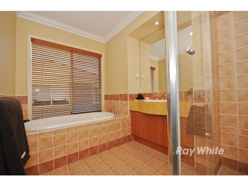 42 Amersham Drive, Wantirna VIC 3152