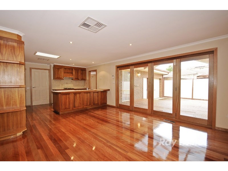 18 Wallace Road, Wantirna South VIC 3152