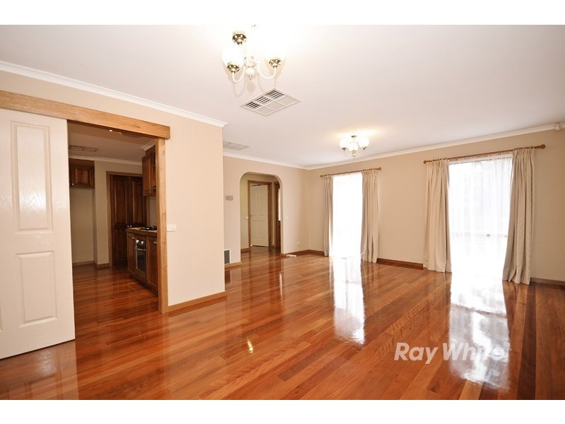 18 Wallace Road, Wantirna South VIC 3152