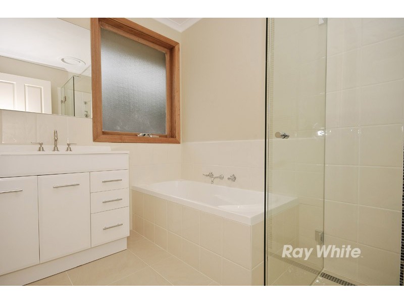 18 Wallace Road, Wantirna South VIC 3152