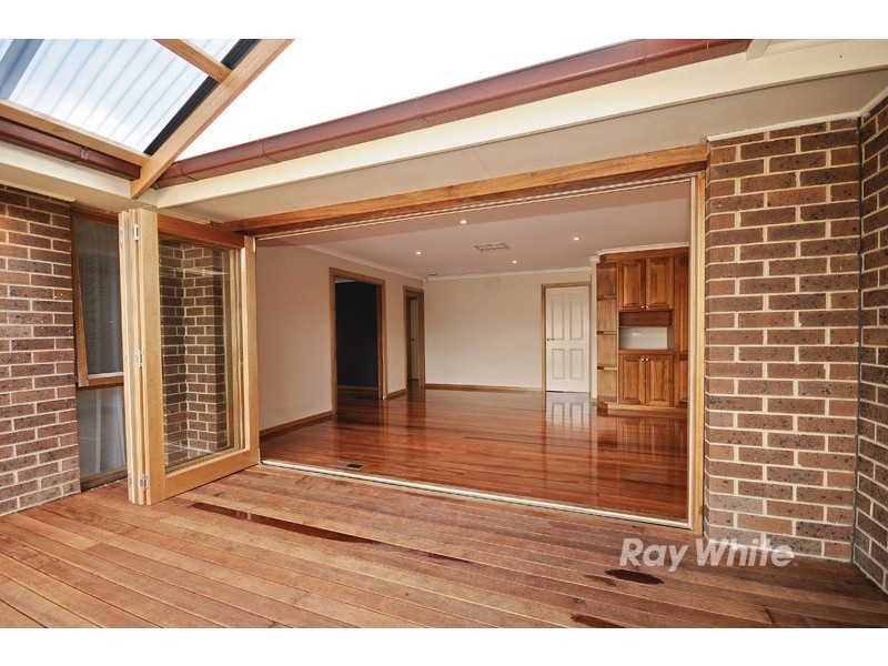 18 Wallace Road, Wantirna South VIC 3152