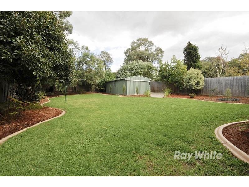 18 Wallace Road, Wantirna South VIC 3152