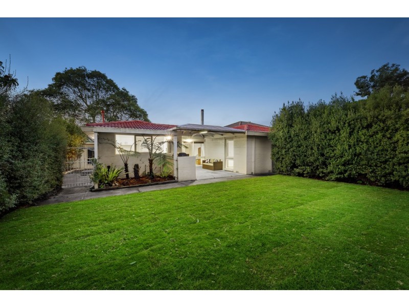 18 Dumfries Way, Wantirna VIC 3152