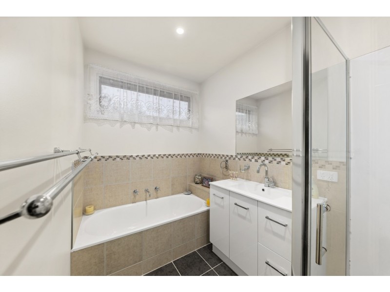 18 Piccadilly Avenue, Wantirna South VIC 3152