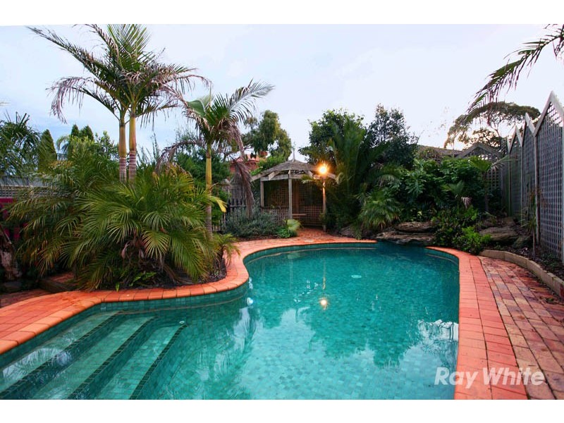 102 Amersham Drive, Wantirna VIC 3152