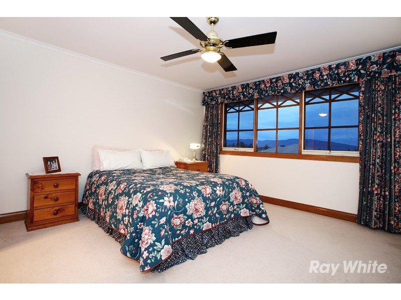 102 Amersham Drive, Wantirna VIC 3152