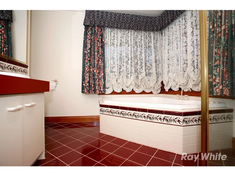 102 Amersham Drive, Wantirna VIC 3152