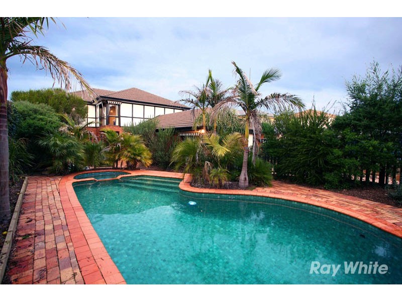 102 Amersham Drive, Wantirna VIC 3152