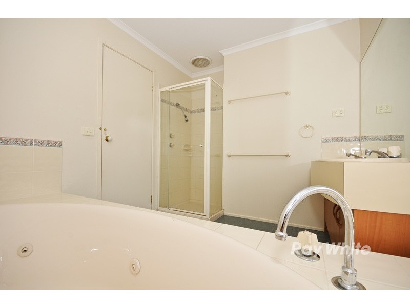 4 Noel Court, Wantirna South VIC 3152