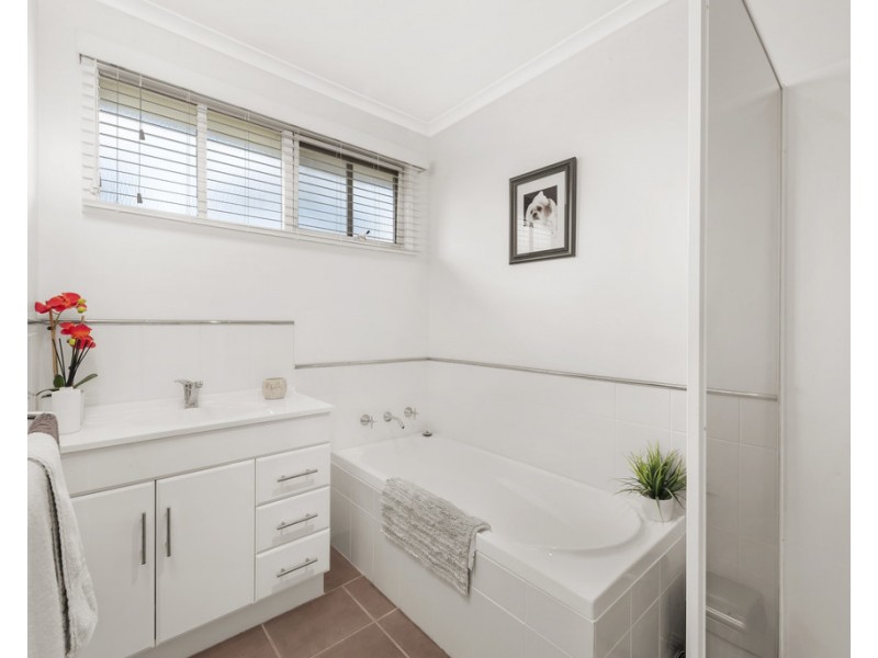 66 Raheen Avenue, Wantirna VIC 3152