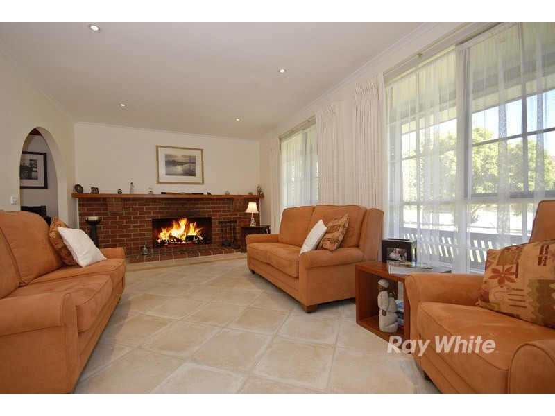 4 Reita Avenue, Wantirna South VIC 3152