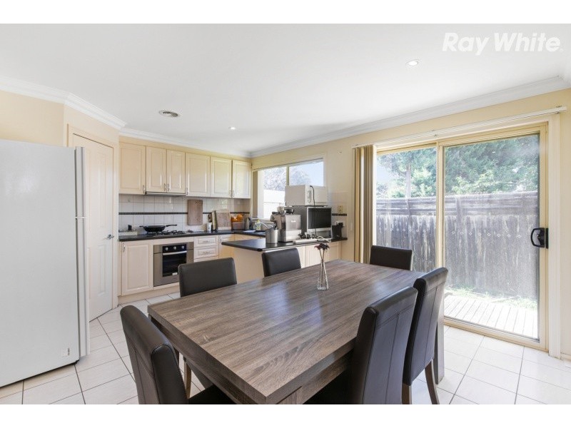 2/25 Farnham Road, Bayswater VIC 3153