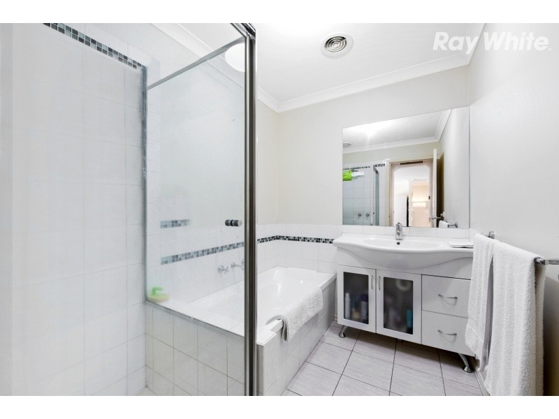 2/25 Farnham Road, Bayswater VIC 3153