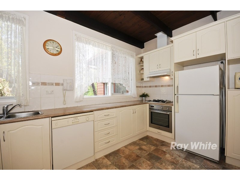 28 Kirrawee Avenue, Wantirna South VIC 3152