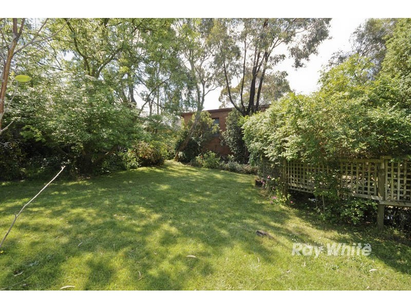 28 Kirrawee Avenue, Wantirna South VIC 3152