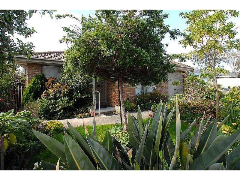 18 Warrawee Road, Wantirna South VIC 3152