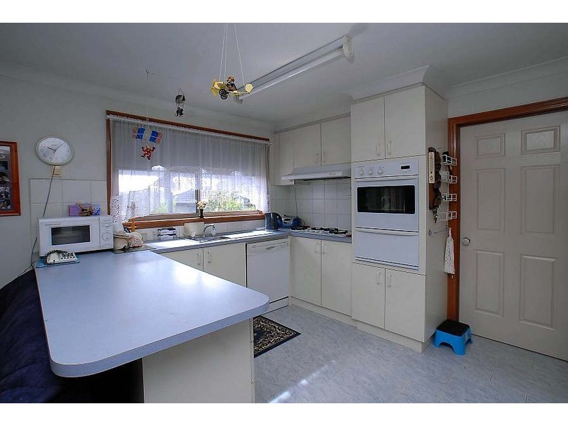 18 Warrawee Road, Wantirna South VIC 3152